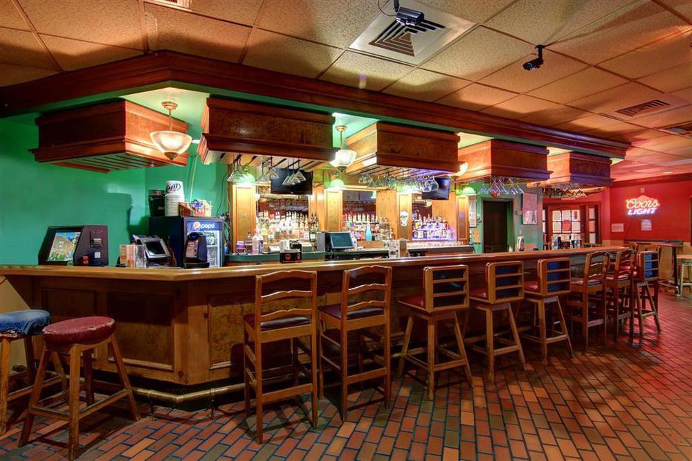 Ramada By Wyndham Macon Hotel Restaurant photo