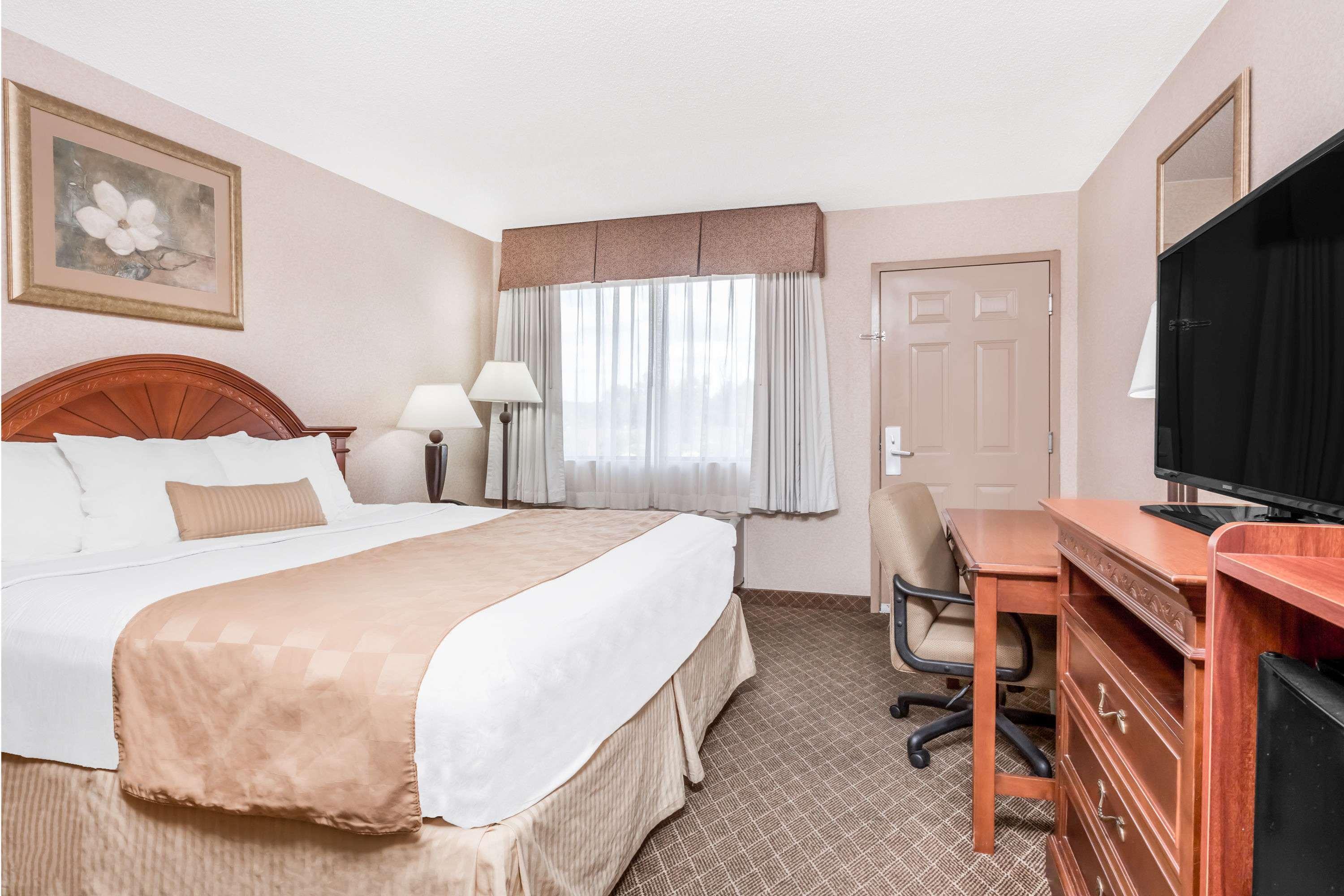 Ramada By Wyndham Macon Hotel Exterior photo