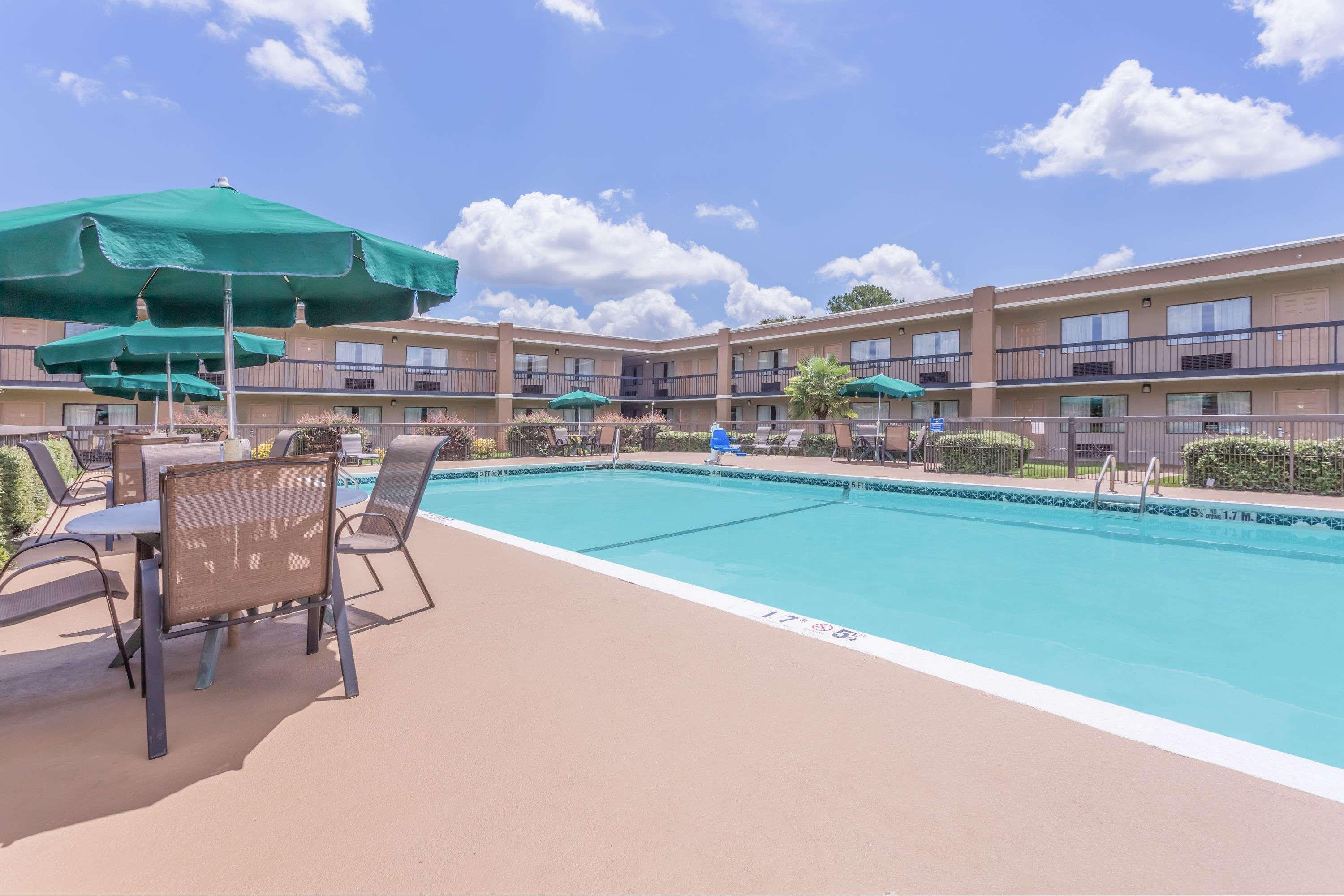 Ramada By Wyndham Macon Hotel Exterior photo