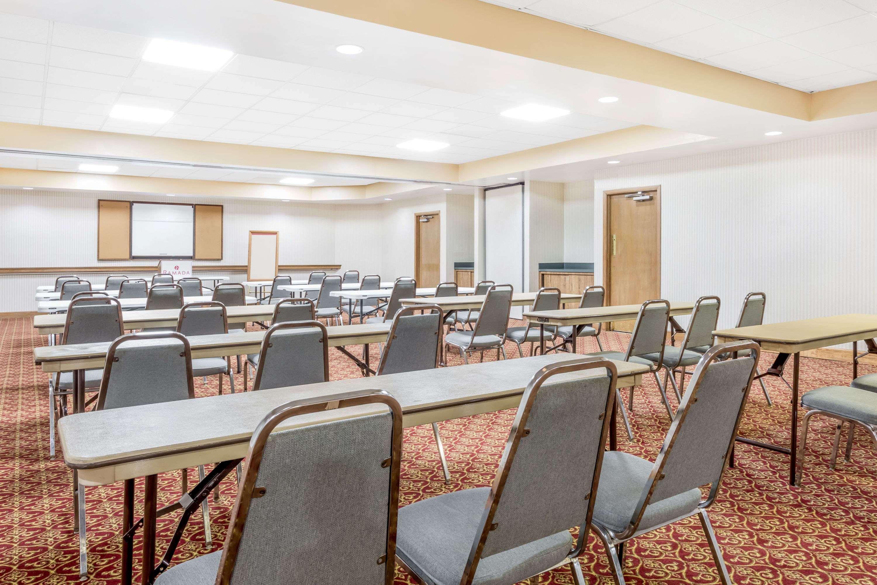 Ramada By Wyndham Macon Hotel Exterior photo