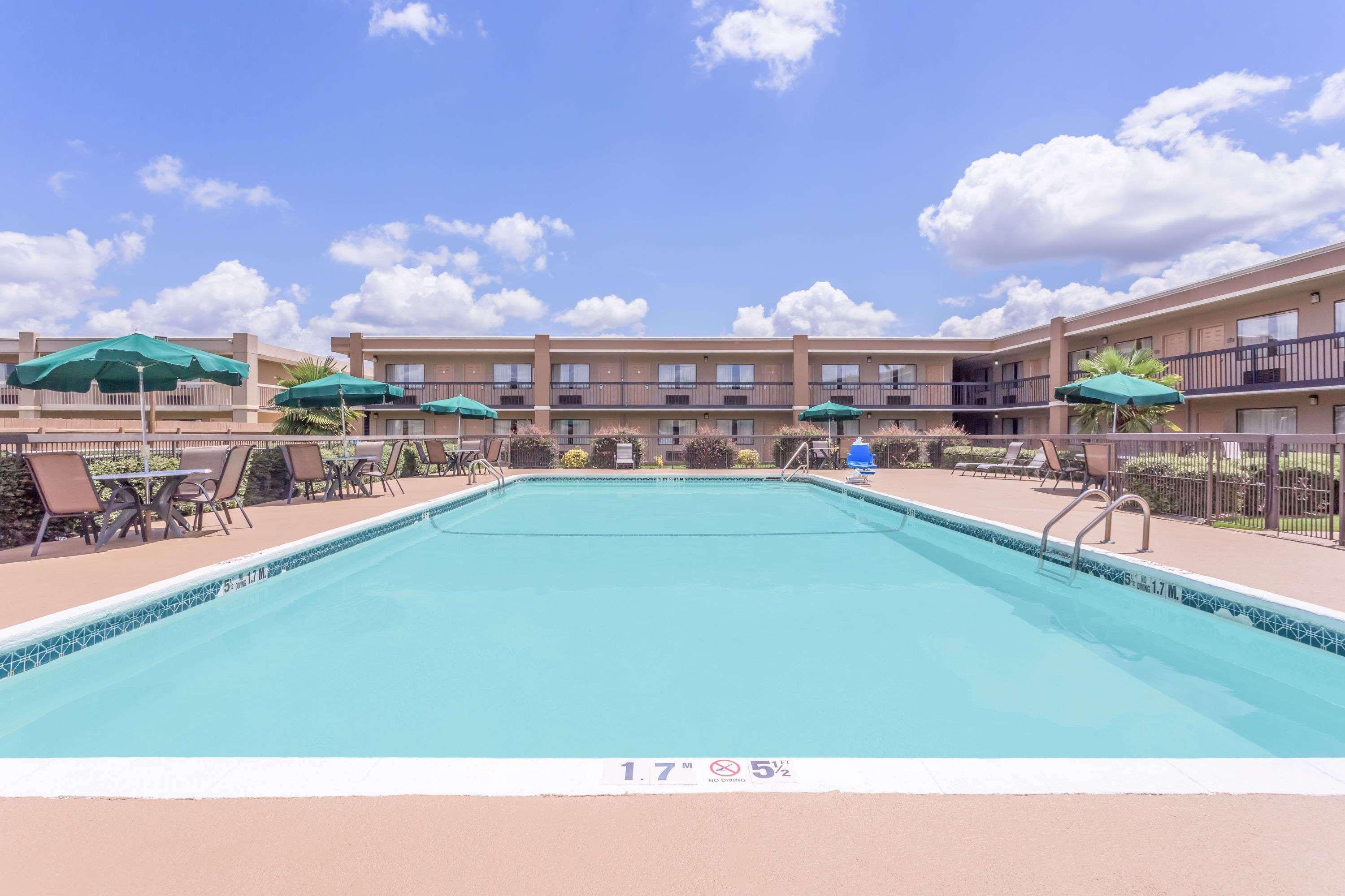 Ramada By Wyndham Macon Hotel Exterior photo