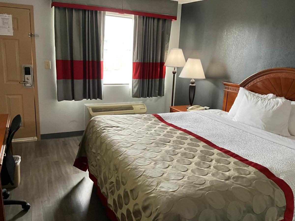 Ramada By Wyndham Macon Hotel Exterior photo