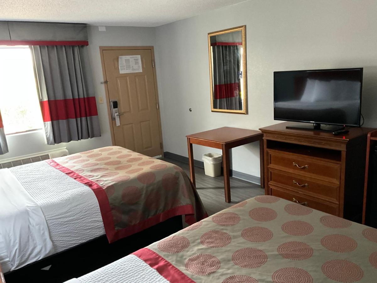 Ramada By Wyndham Macon Hotel Exterior photo