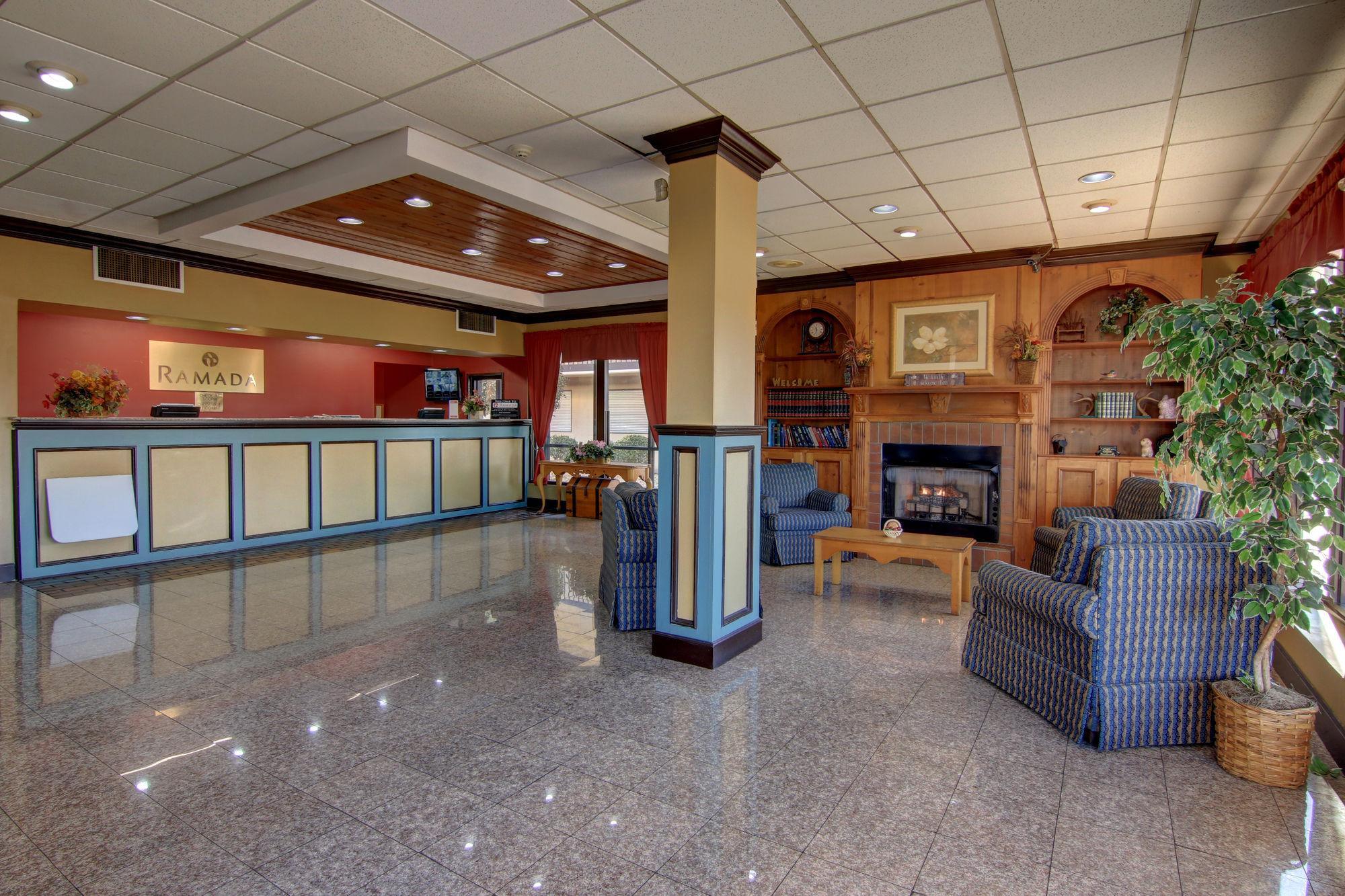 Ramada By Wyndham Macon Hotel Exterior photo
