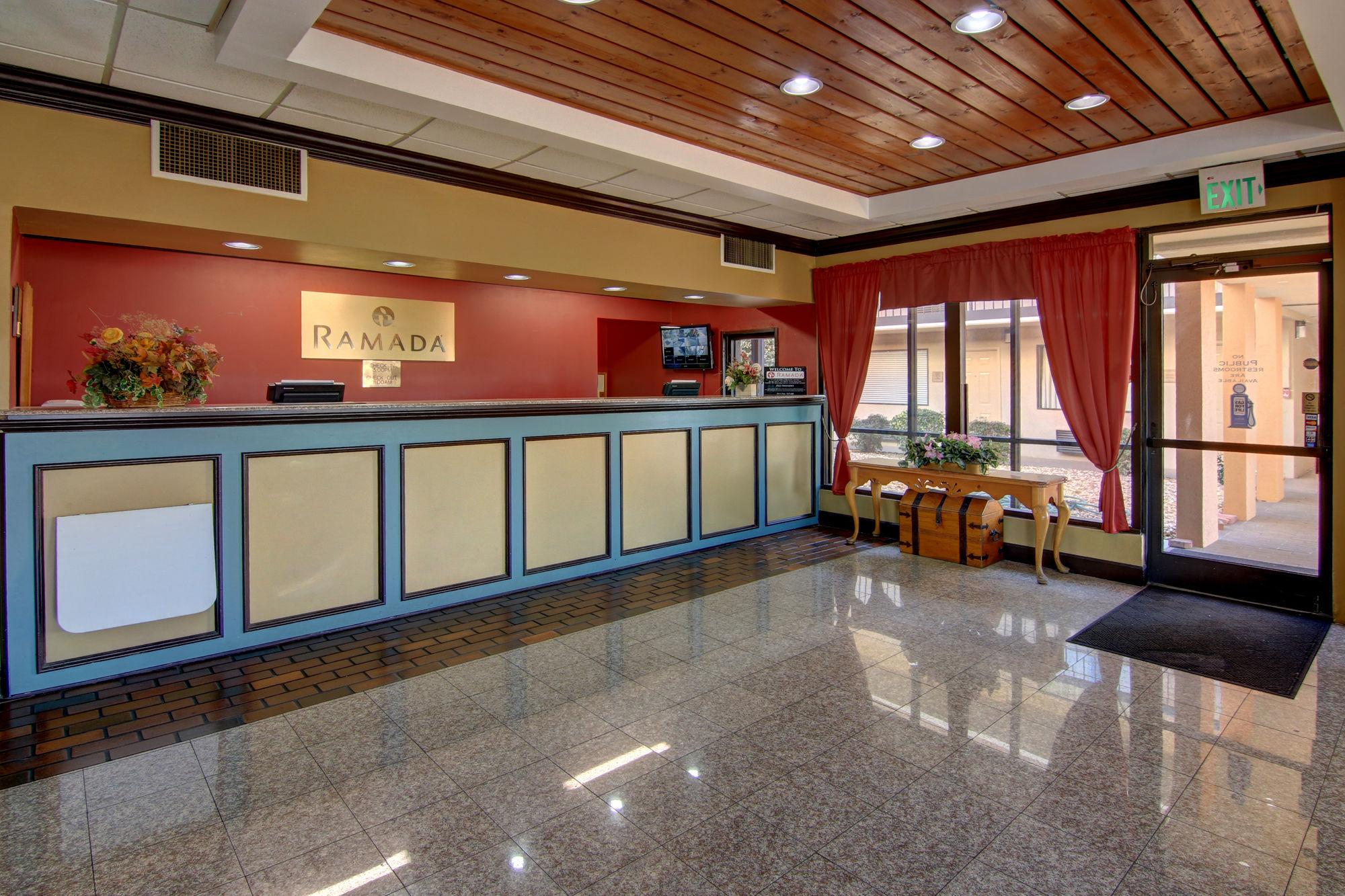 Ramada By Wyndham Macon Hotel Exterior photo