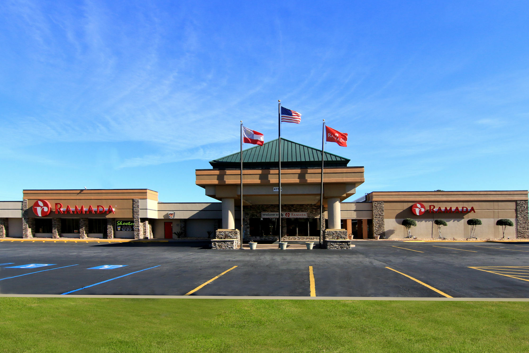 Ramada By Wyndham Macon Hotel Exterior photo