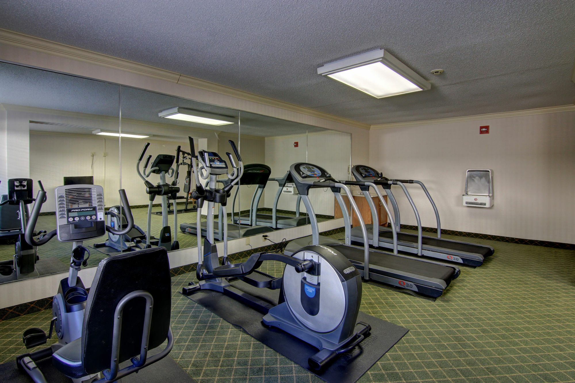 Ramada By Wyndham Macon Hotel Exterior photo